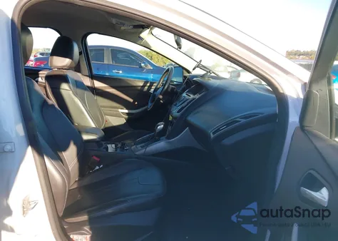 2014 Ford Focus Se z USA, uszkodzony, nr VIN 1FADP3K21EL121774